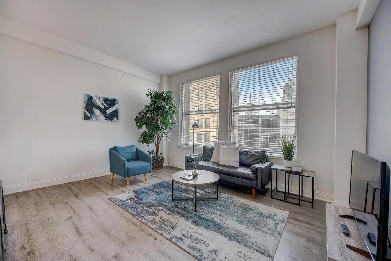 Frontdesk Penn Street Tower Apts Downtown Indy Appartement Indianapolis Kamer foto